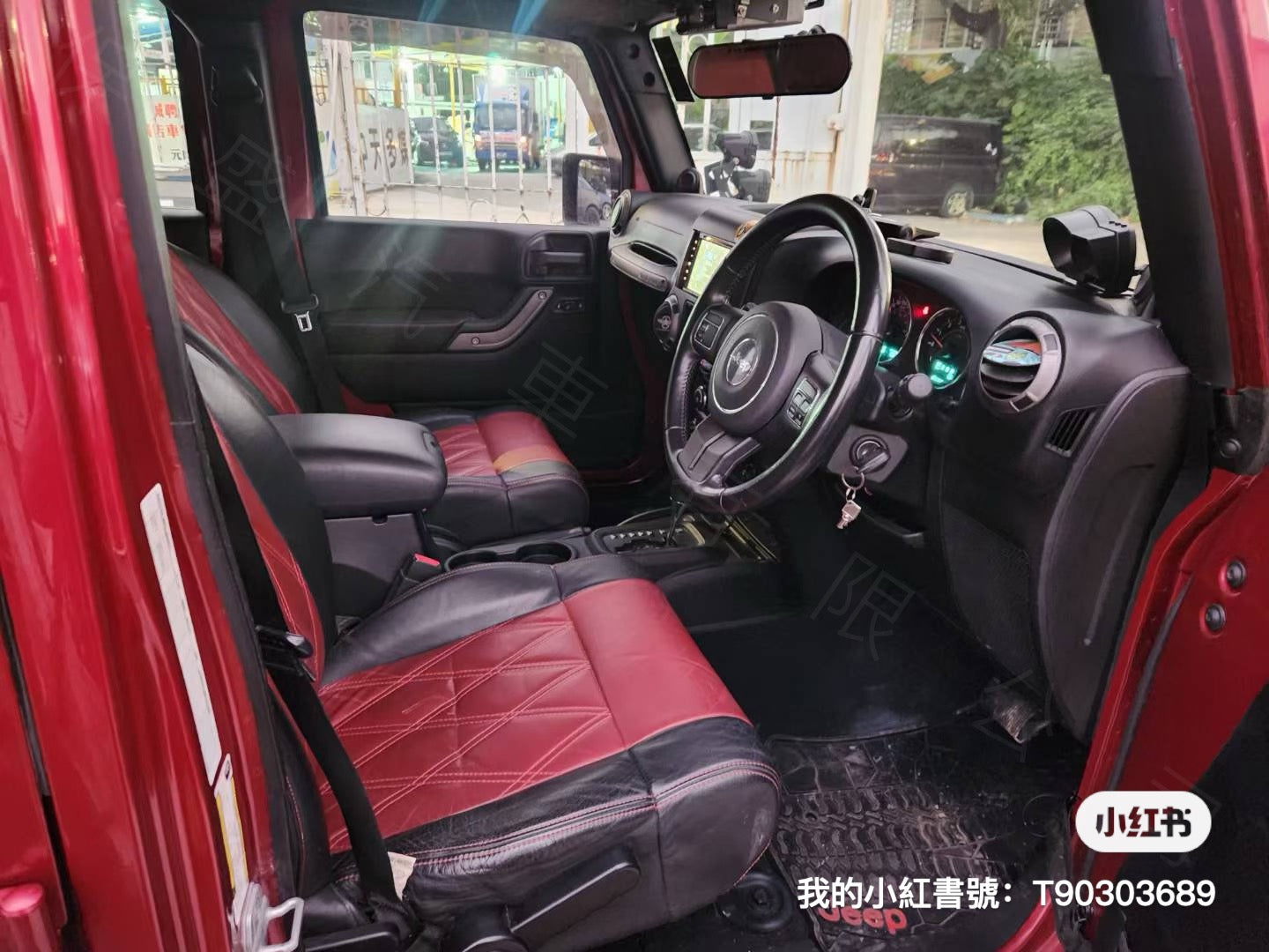 WRANGLER SAHARA UNLIMITED (Y'2011 O'2 KM'24,000 RED AT)