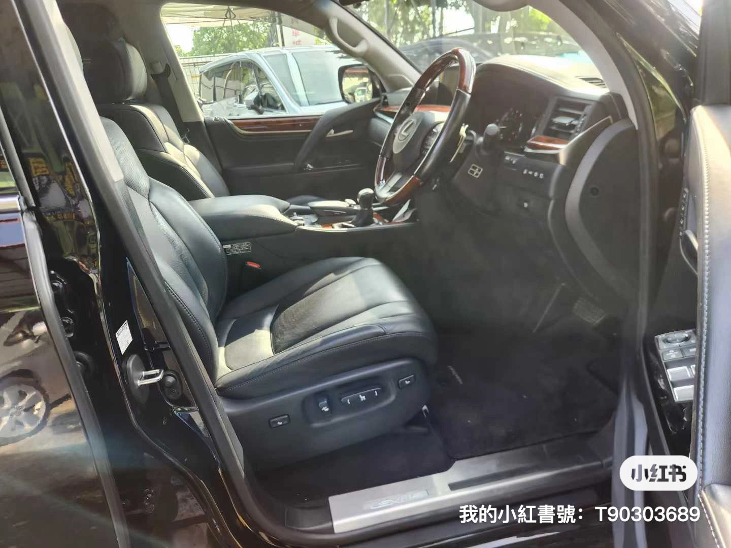 LX570 (Y'2016 O'0 KM'300 BLACK AT)