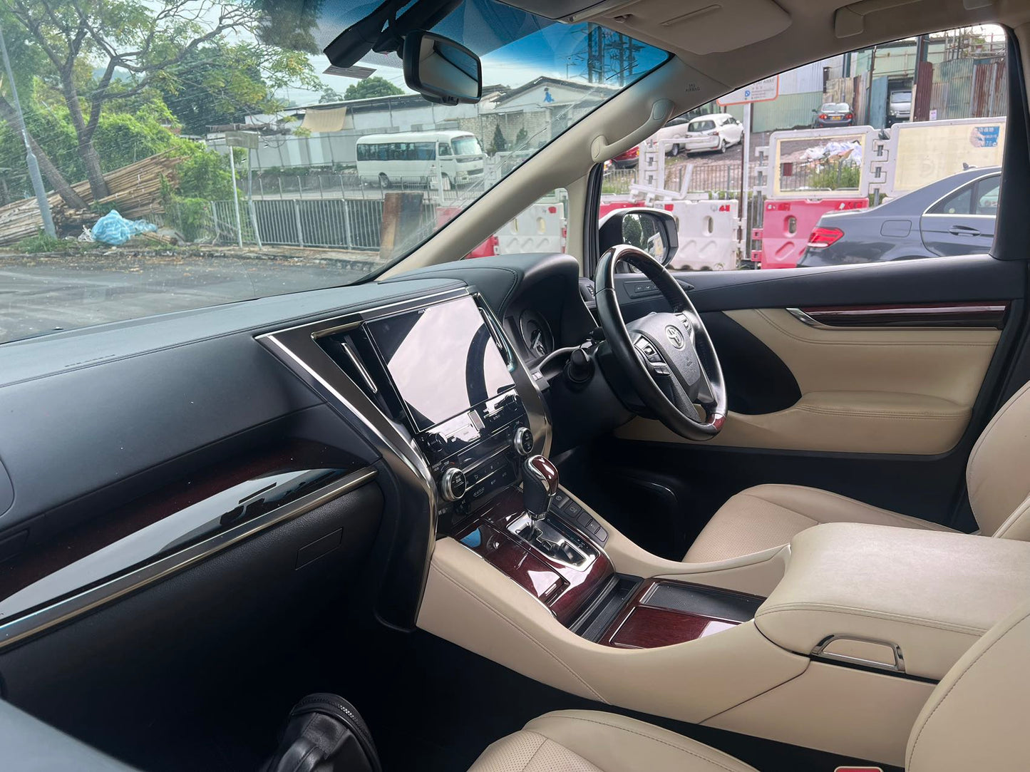 ALPHARD (Y'2016 O'1 KM'86,399 WHITE AT)