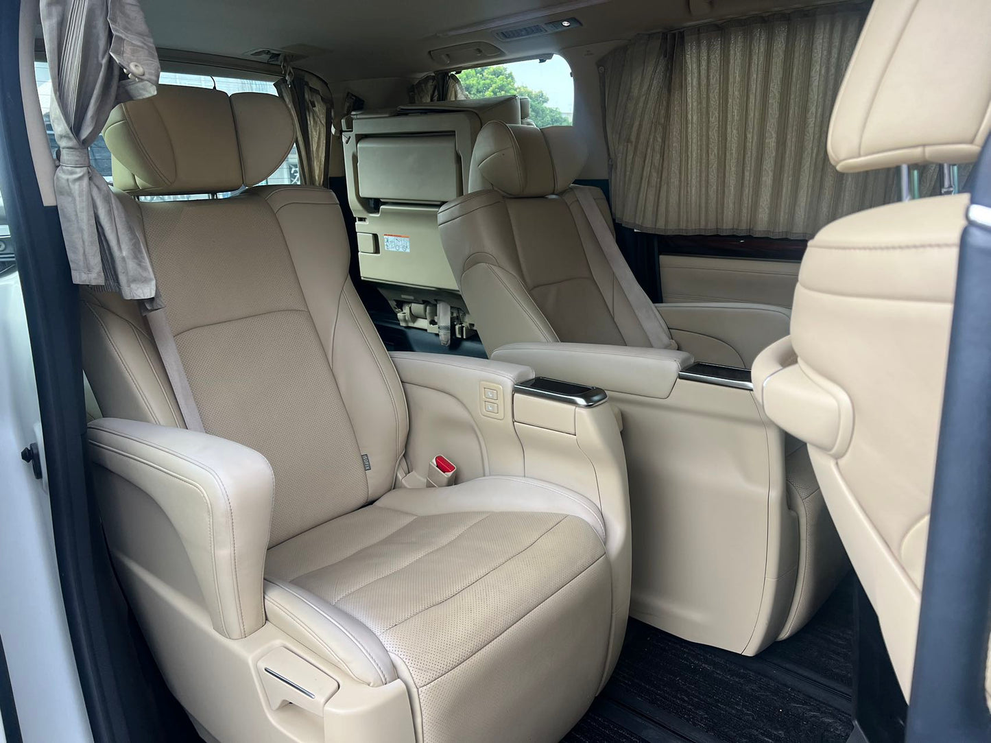 ALPHARD (Y'2016 O'1 KM'86,399 WHITE AT)