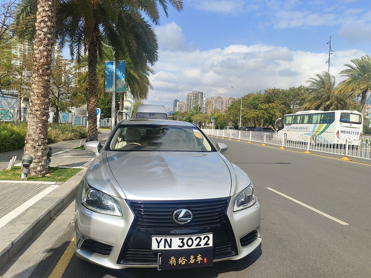 LS460 (Y'2014 O'1 KM'100,000 SILVER AT)