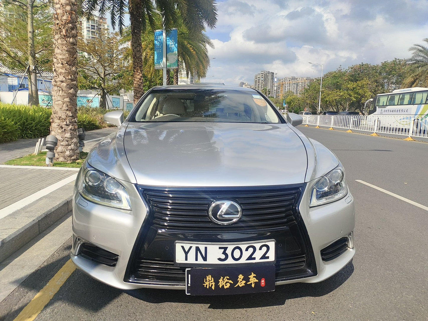 LS460 (Y'2014 O'1 KM'100,000 SILVER AT)