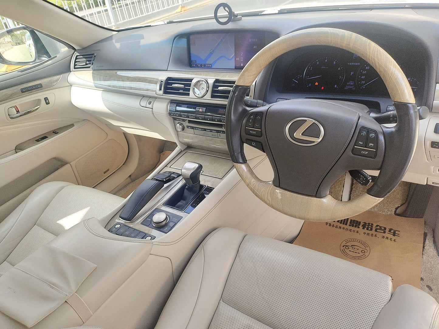 LS460 (Y'2014 O'1 KM'100,000 SILVER AT)
