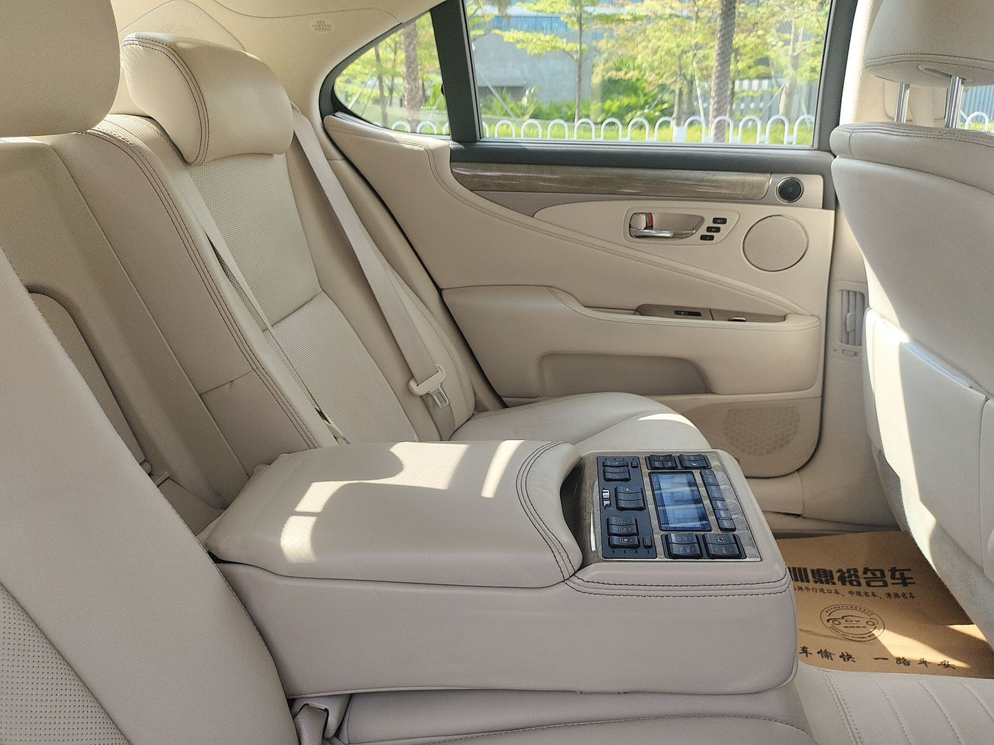 LS460 (Y'2014 O'1 KM'100,000 SILVER AT)