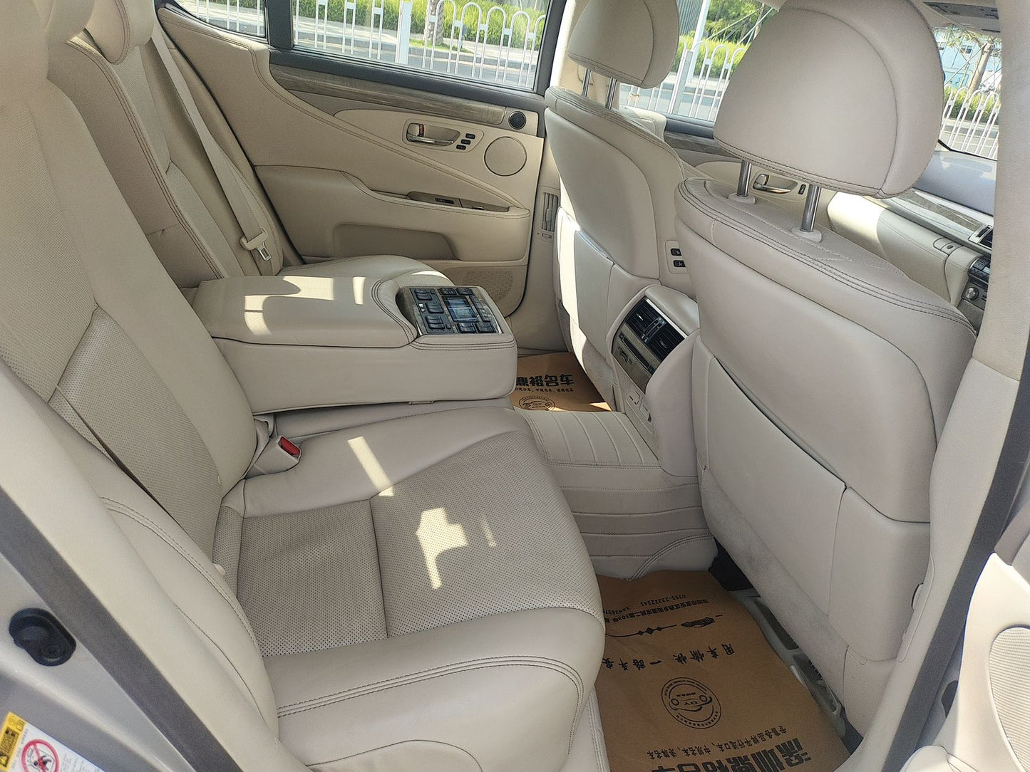 LS460 (Y'2014 O'1 KM'100,000 SILVER AT)