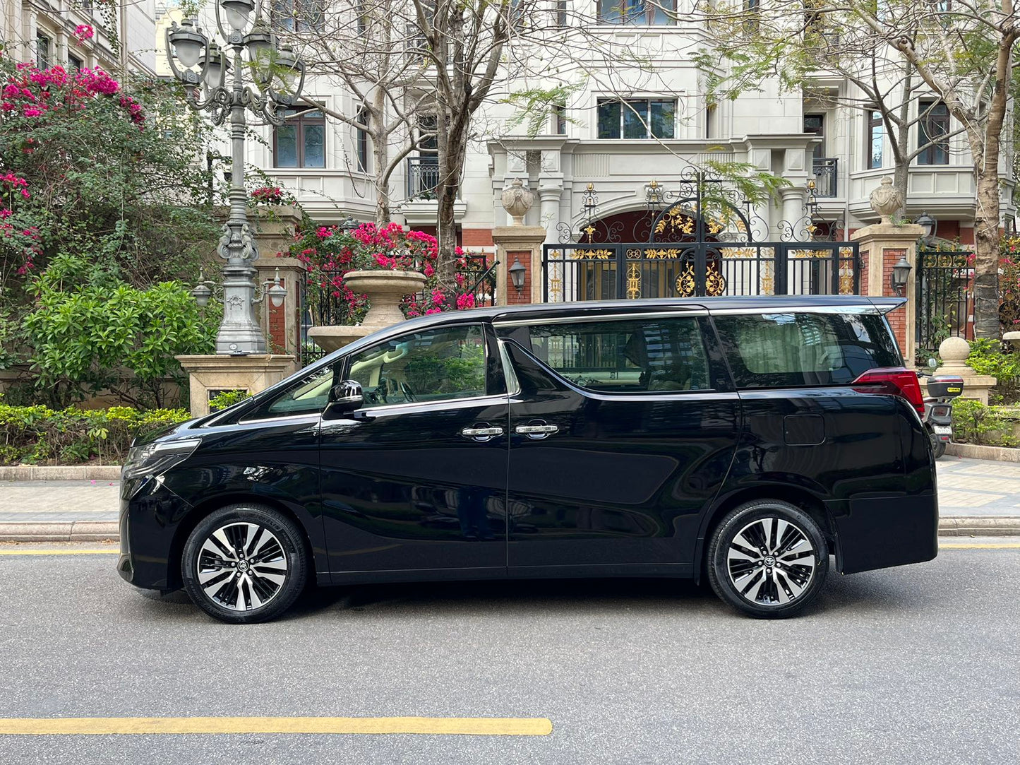 ALPHARD (Y'2020 O'1 KM'60,000 BLACK AT)