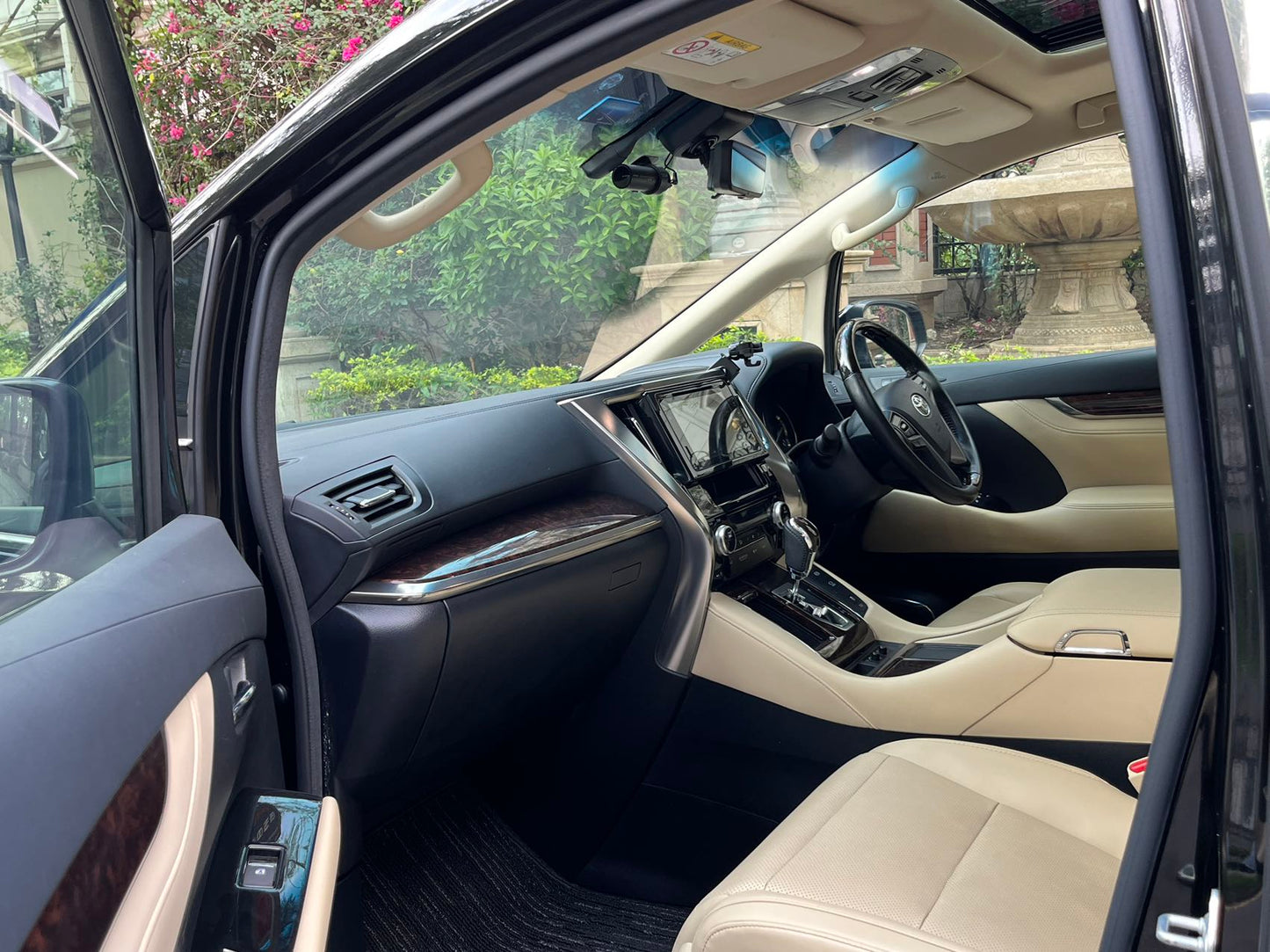 ALPHARD (Y'2020 O'1 KM'60,000 BLACK AT)