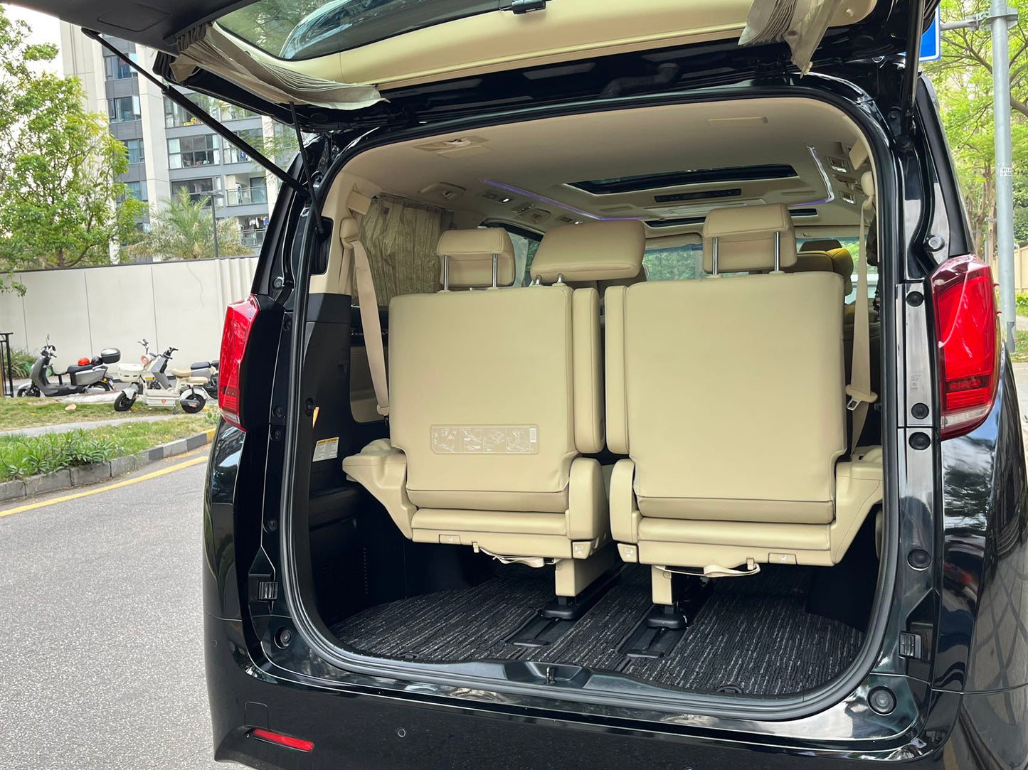 ALPHARD (Y'2020 O'1 KM'60,000 BLACK AT)