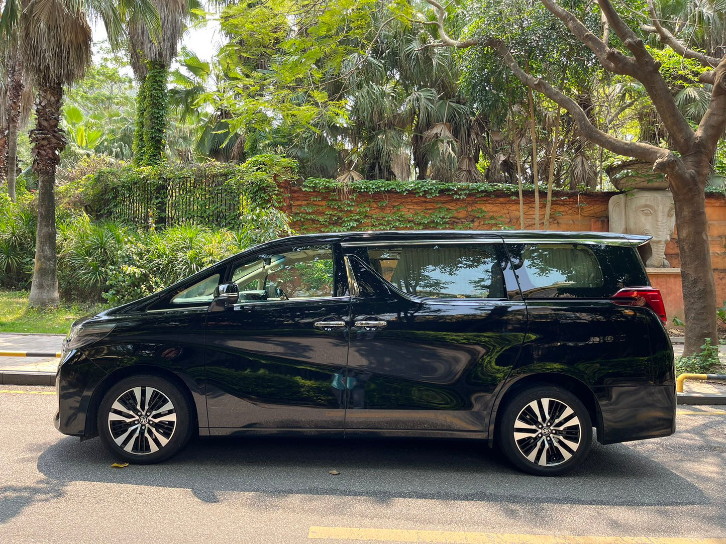 ALPHARD (Y'2019 O'1 KM'70,000 BLACK AT)