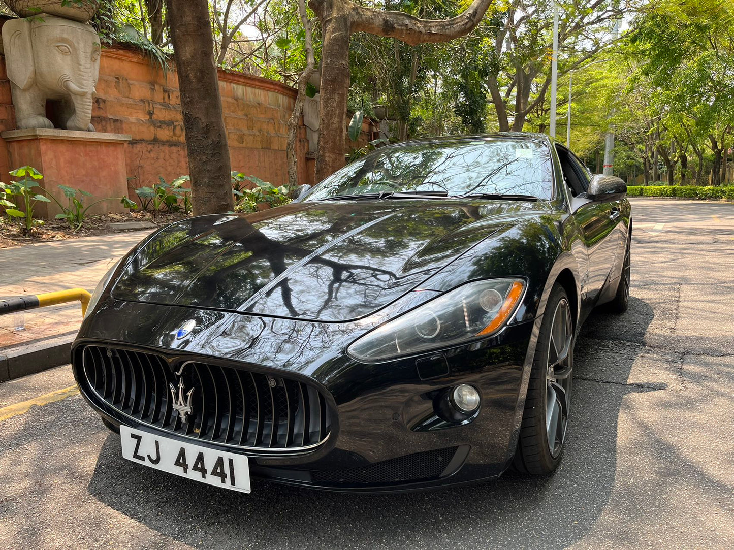 GRANTURISMO (Y'2011 O'1 KM'40,000 BLACK AT)