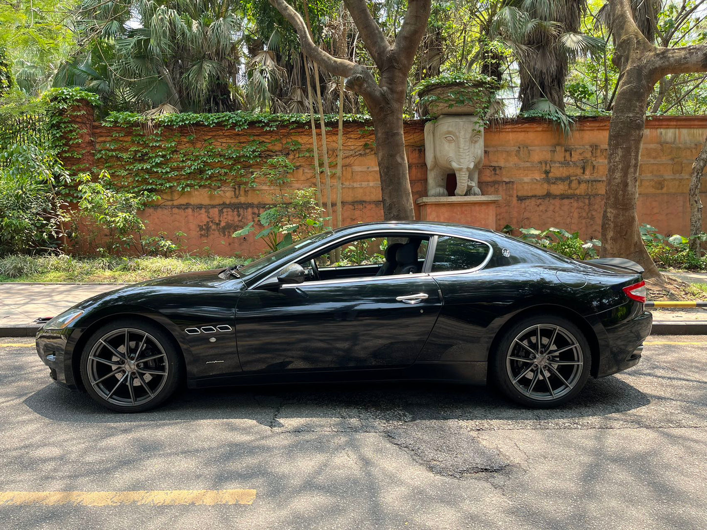 GRANTURISMO (Y'2011 O'1 KM'40,000 BLACK AT)