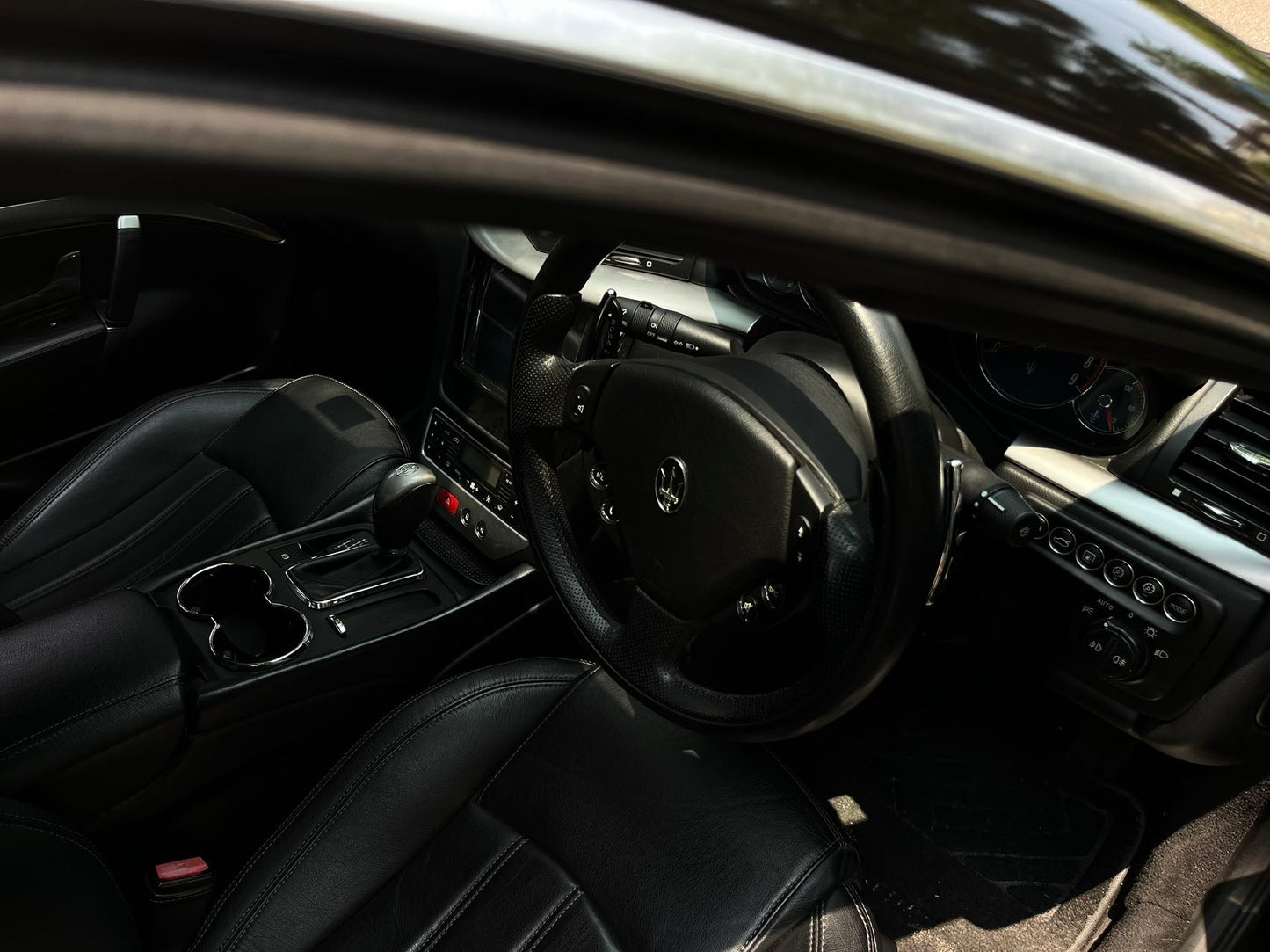 GRANTURISMO (Y'2011 O'1 KM'40,000 BLACK AT)