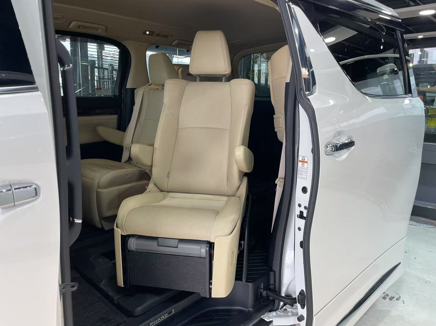 ALPHARD (Y'2018 O'1 KM'56,000 WHITE AT)