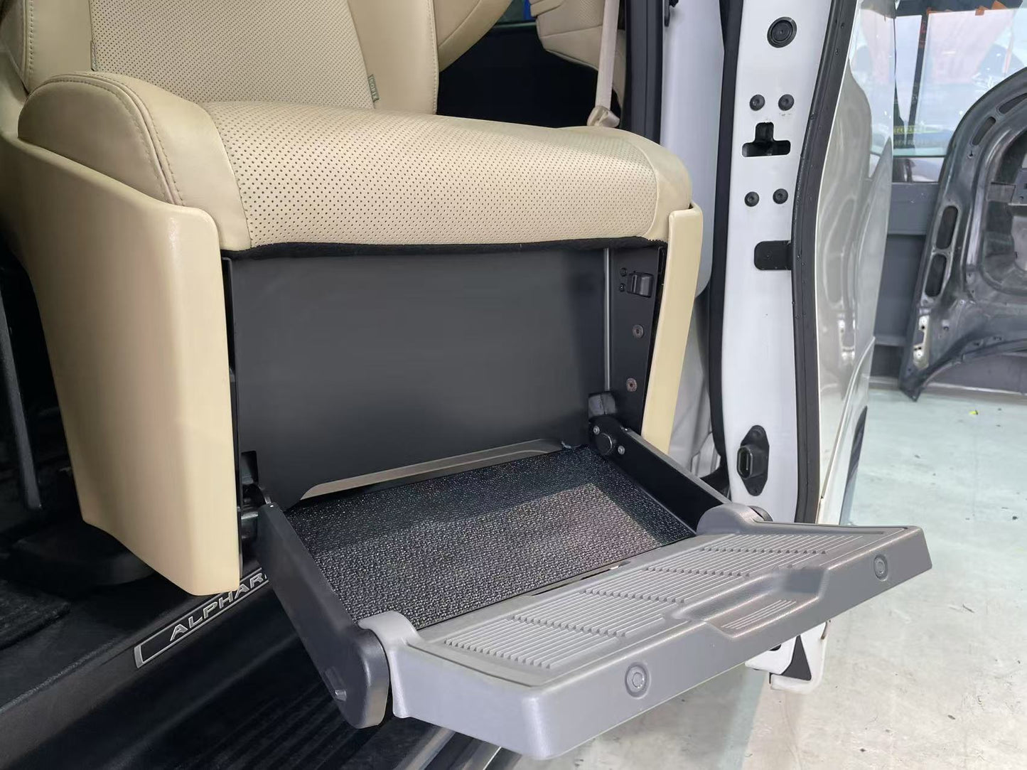 ALPHARD (Y'2018 O'1 KM'56,000 WHITE AT)