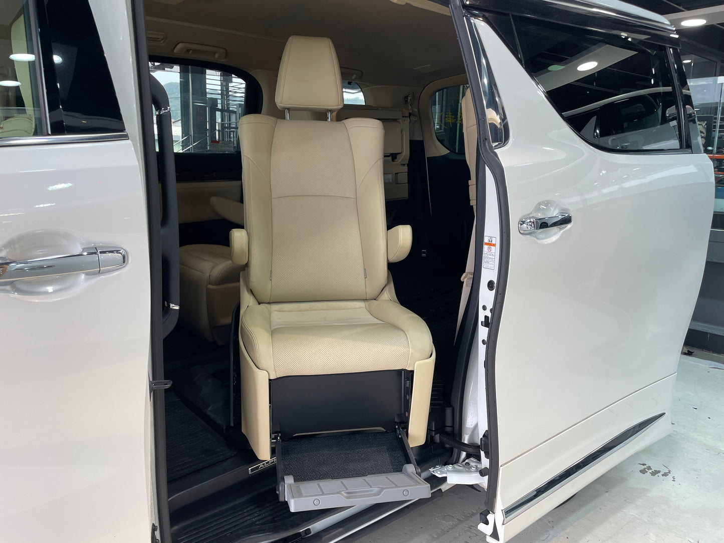 ALPHARD (Y'2018 O'1 KM'56,000 WHITE AT)