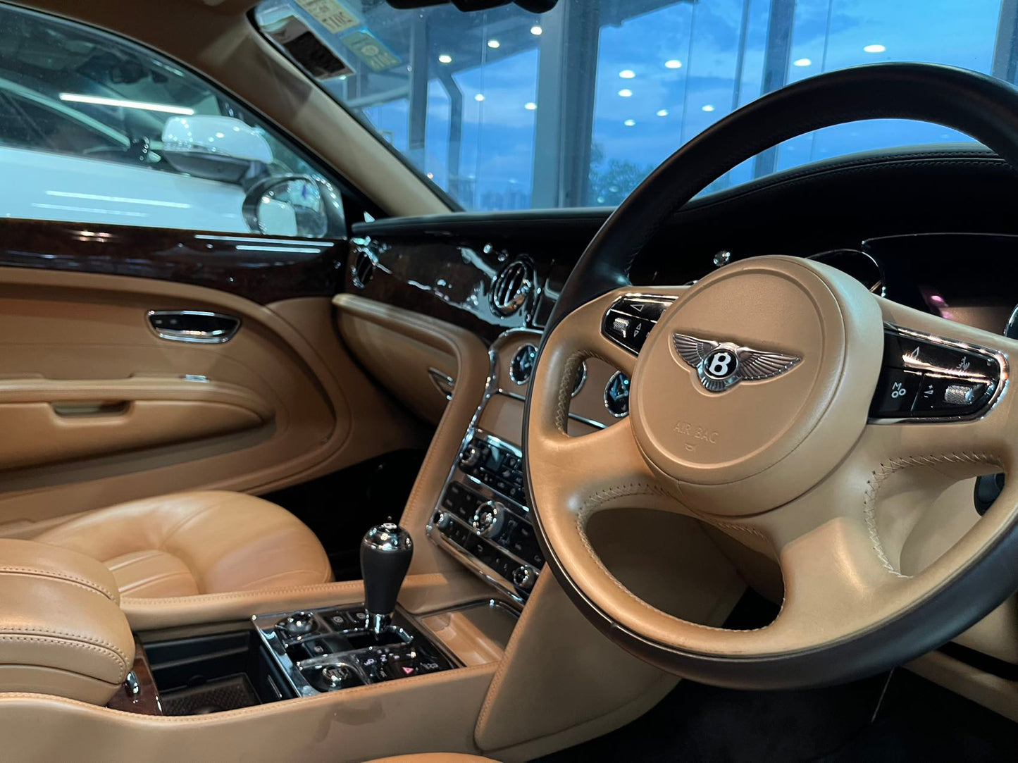 MULSANNE (Y'2012 O'1 KM'28,000 AT)