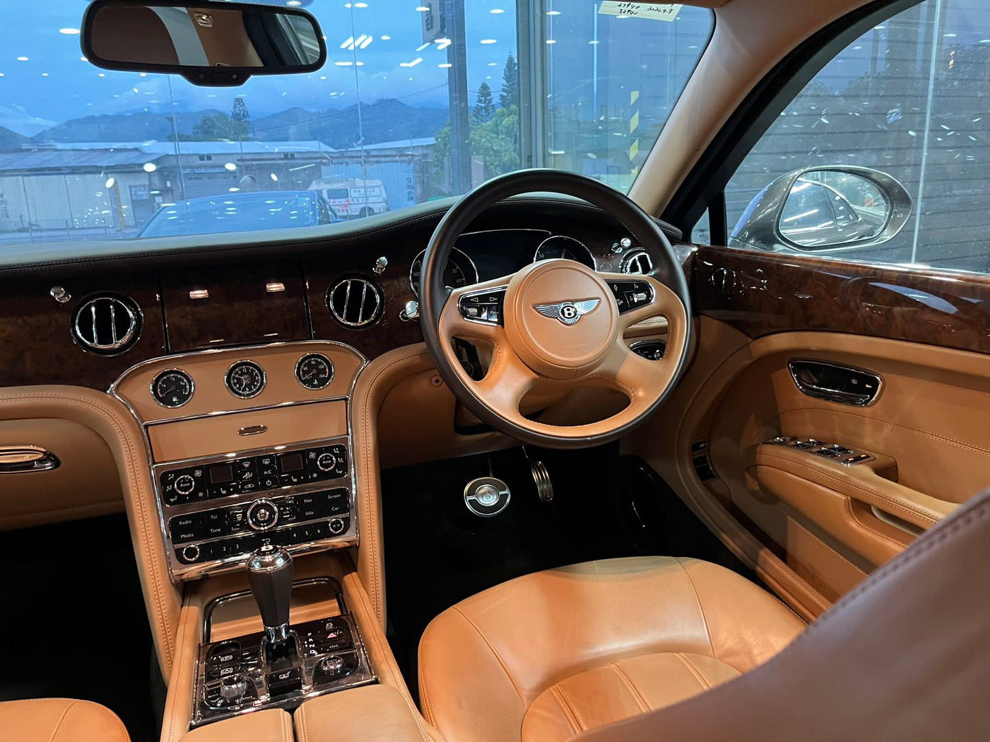 MULSANNE (Y'2012 O'1 KM'28,000 AT)