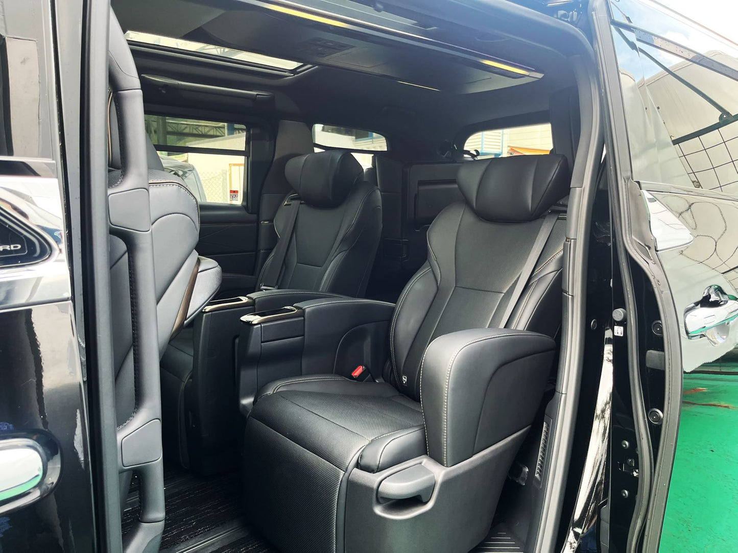 ALPHARD (Y'2024 O'0 KM'1,330 BLACK AT)