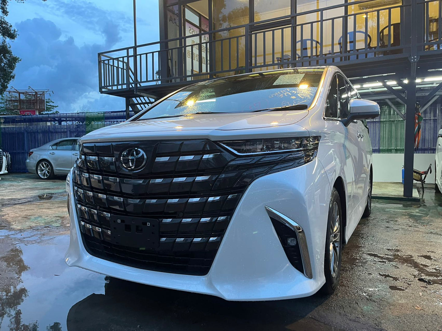 ALPHARD (Y'2024 O'0 KM'5,279 WHITE AT)