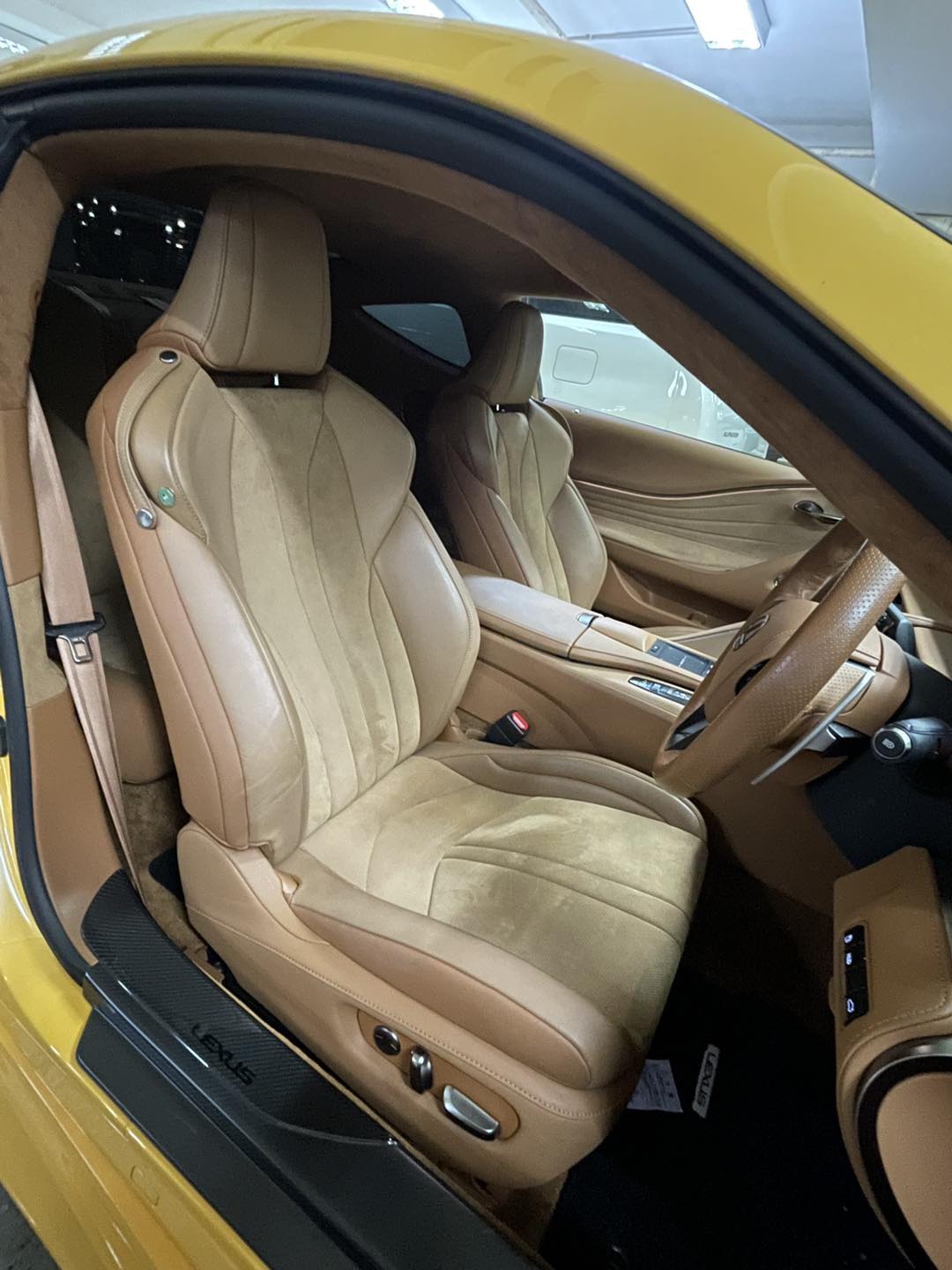 LC500 5.0 V8 (Y'2017 KM'15,500 C'YELLOW AT)