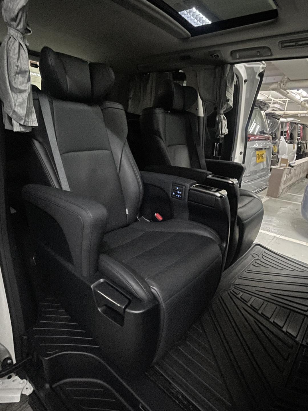 ALPHARD 3.5 (Y'2023 O'0 WHITE AT)