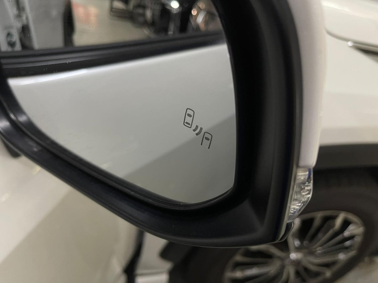 RAV4 HYBRID (Y'2020 WHITE AT)