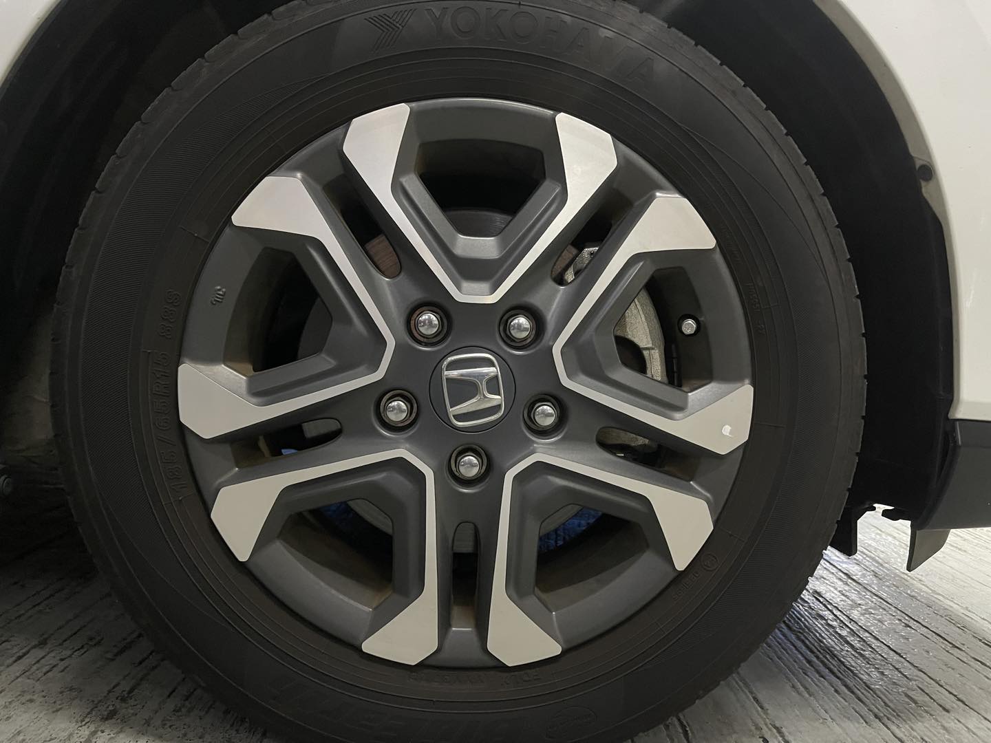 FREED HYBRID CROSSTAR (Y'2020 WHITE AT)