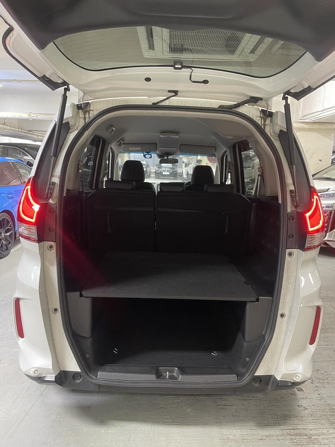 FREED HYBRID CROSSTAR (Y'2020 WHITE AT)