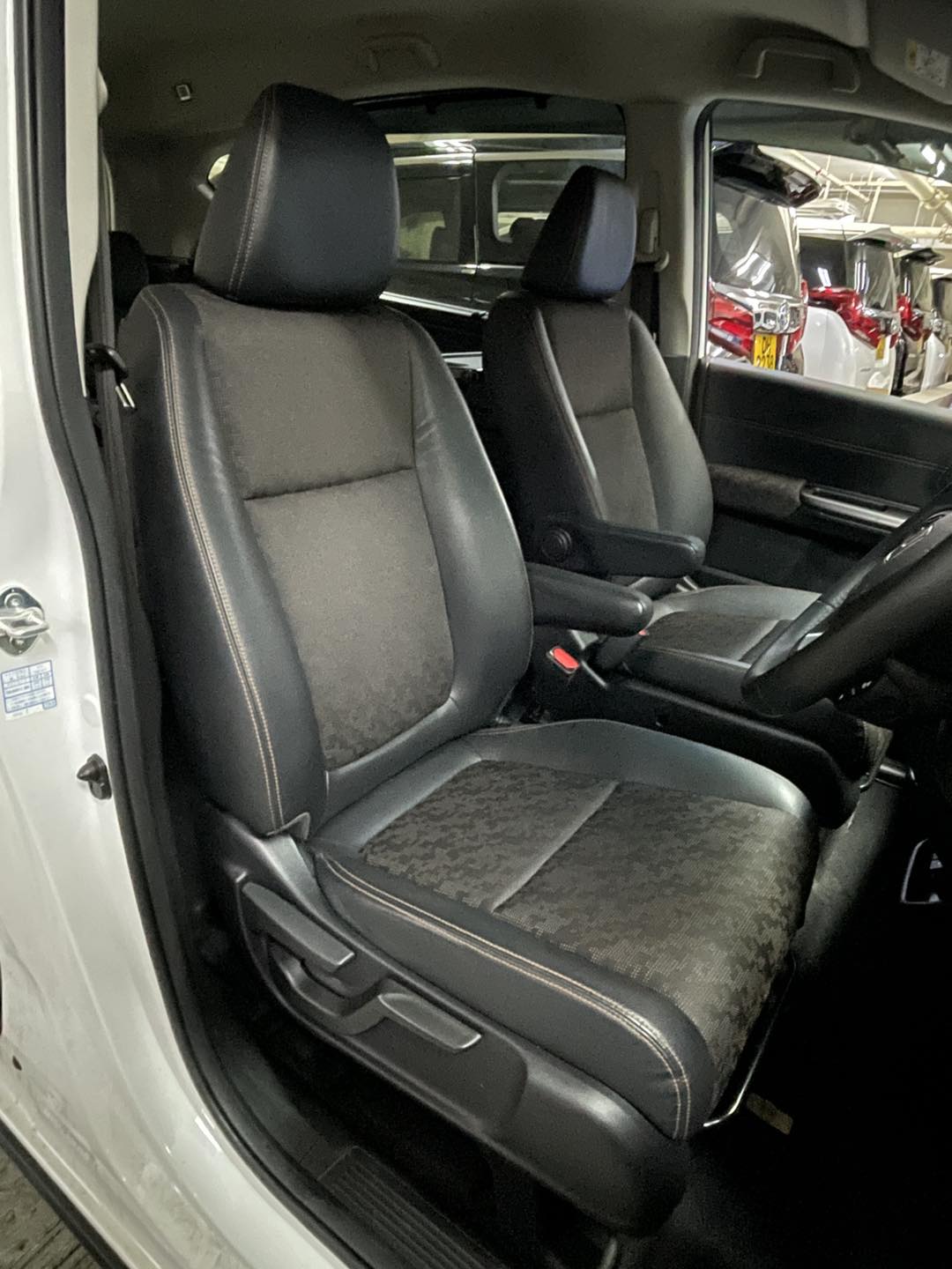 FREED HYBRID CROSSTAR (Y'2020 WHITE AT)