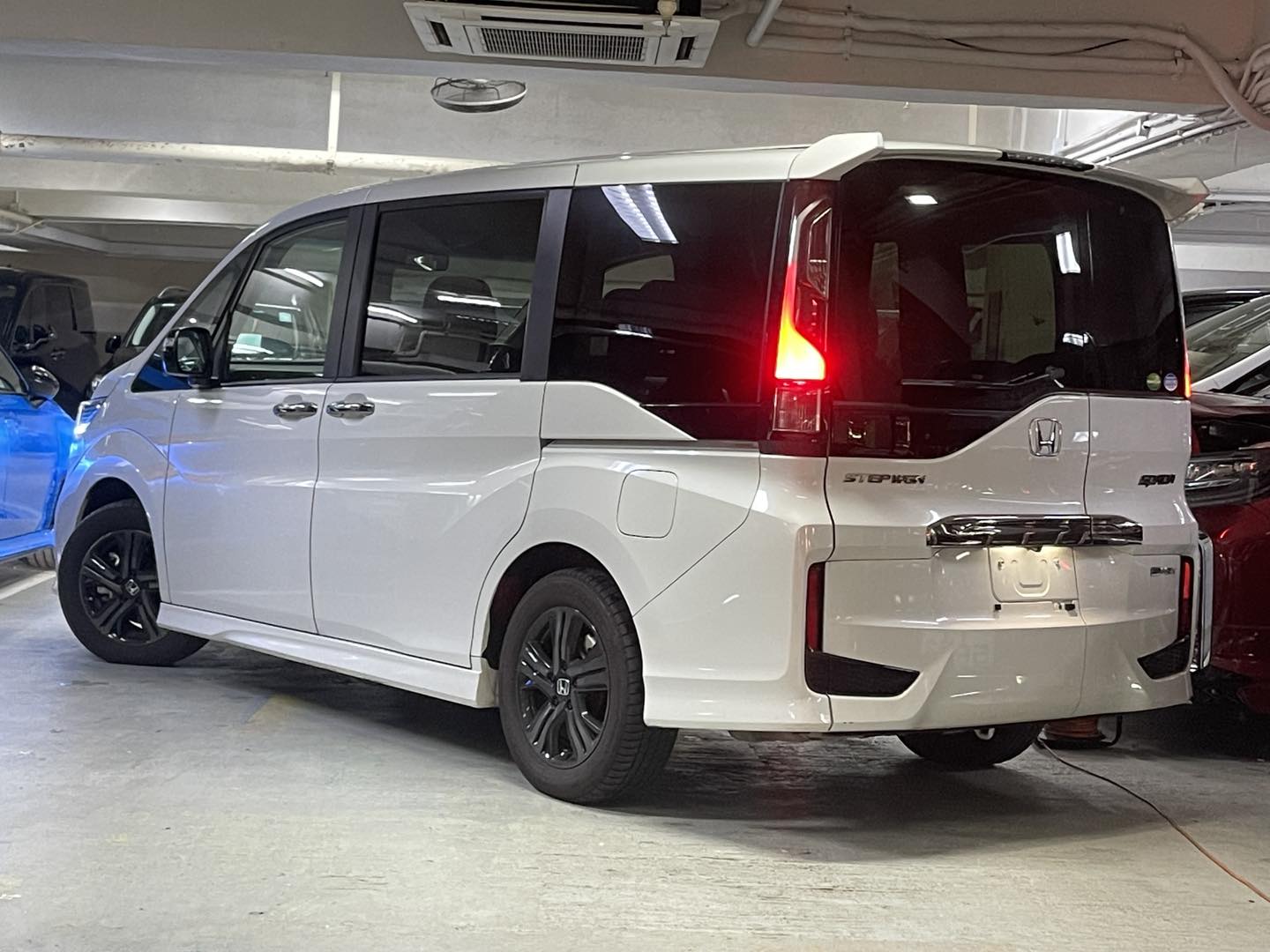 STEPWGN HYBRID BLACK STYLE e:HEV (Y'2020 WHITE AT)