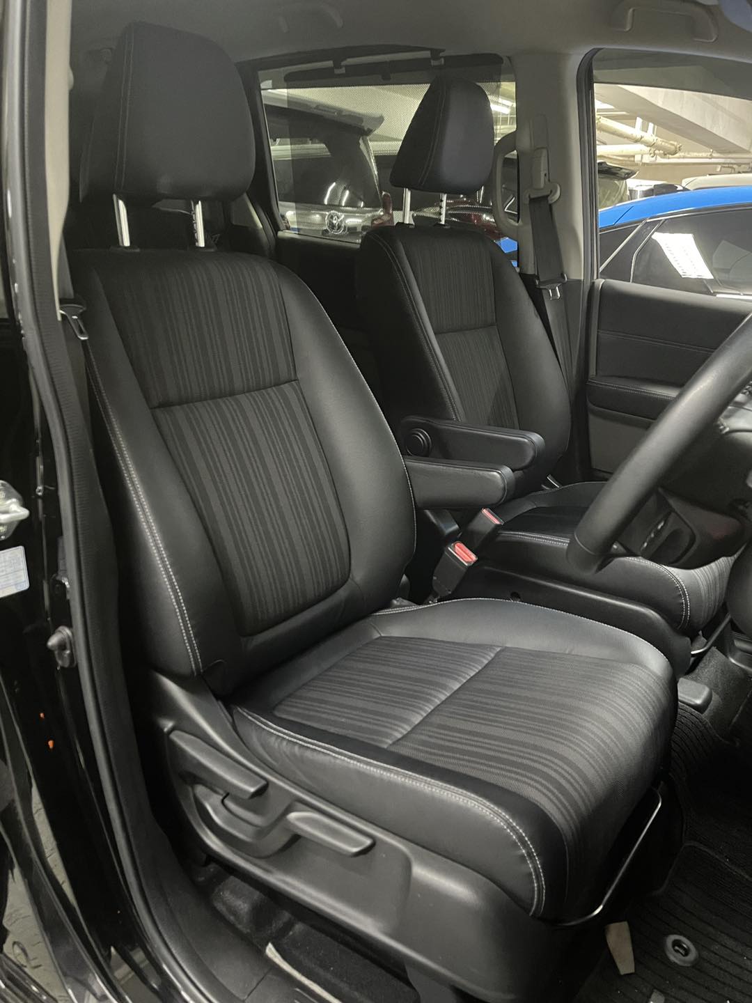 FREED HYBRID EX (Y'2017 BLACK AT)