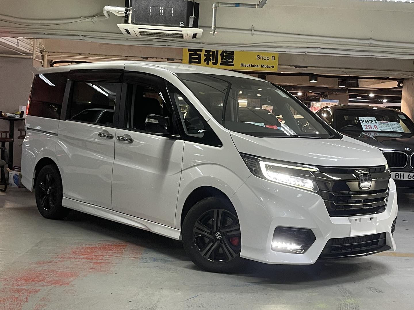 STEPWGN HYBRID BLACK STYLE (Y'2020 WHITE AT)