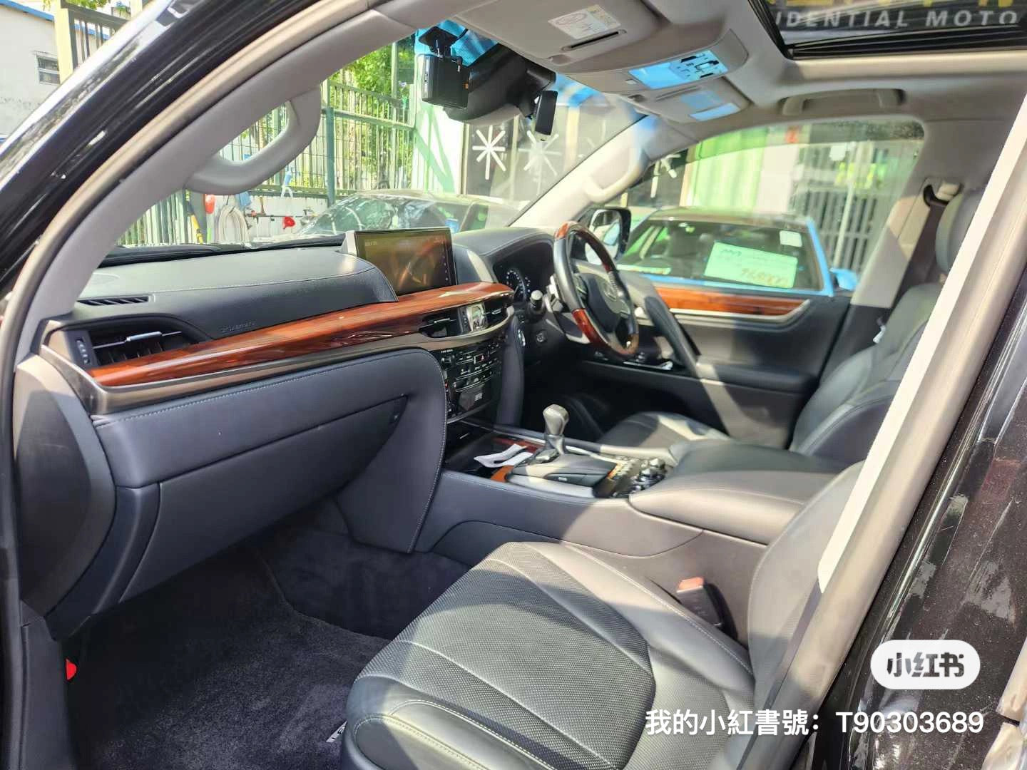 LX570 (Y'2016 O'0 KM'300 BLACK AT)