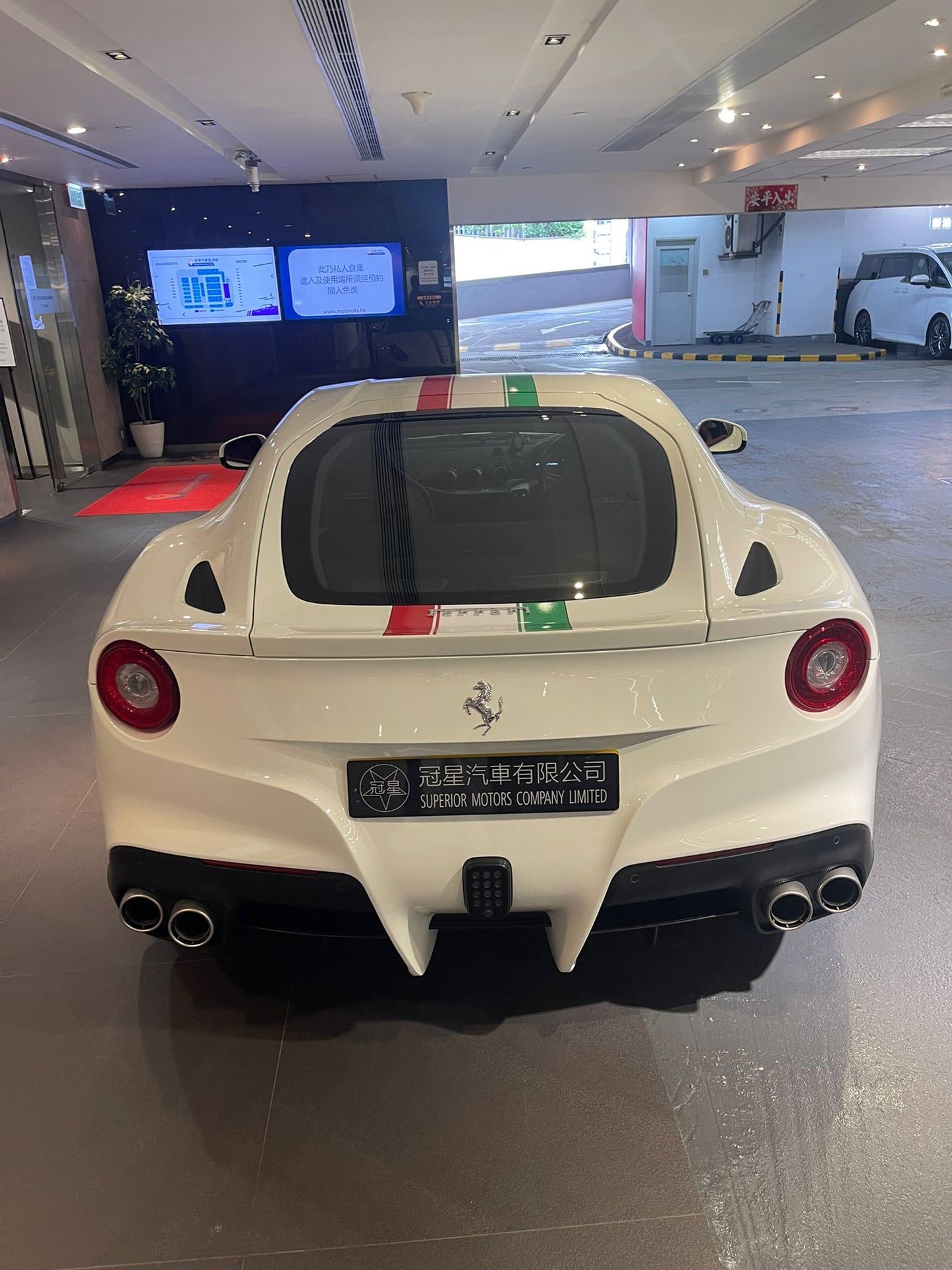 F12 BERLINETTA (Y'2015 O'1 KM'38,000 WHITE AT)