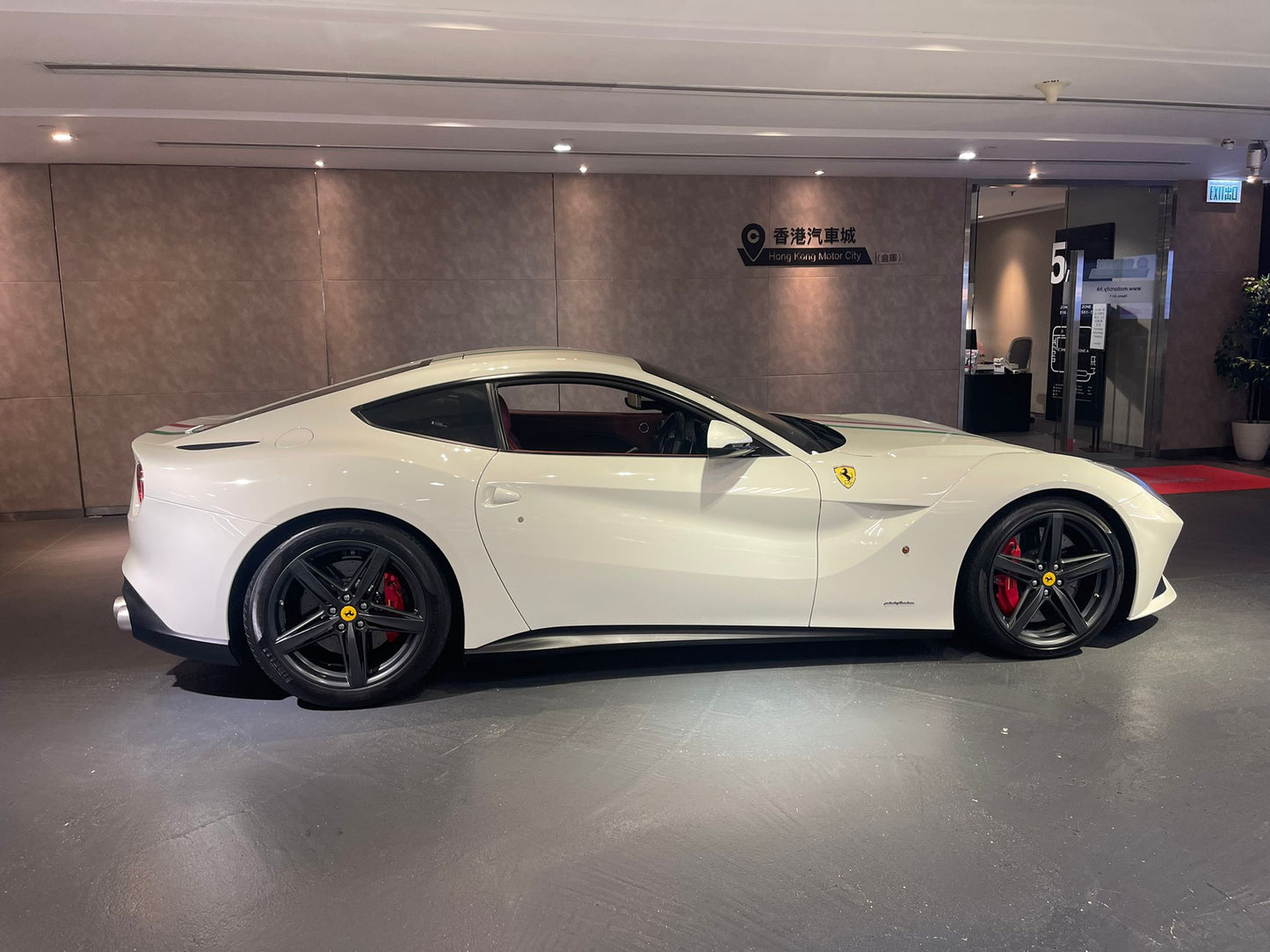 F12 BERLINETTA (Y'2015 O'1 KM'38,000 WHITE AT)