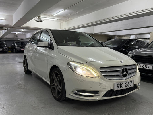 B200 (Y'2013 O'0 KM'88,000 WHITE AT)