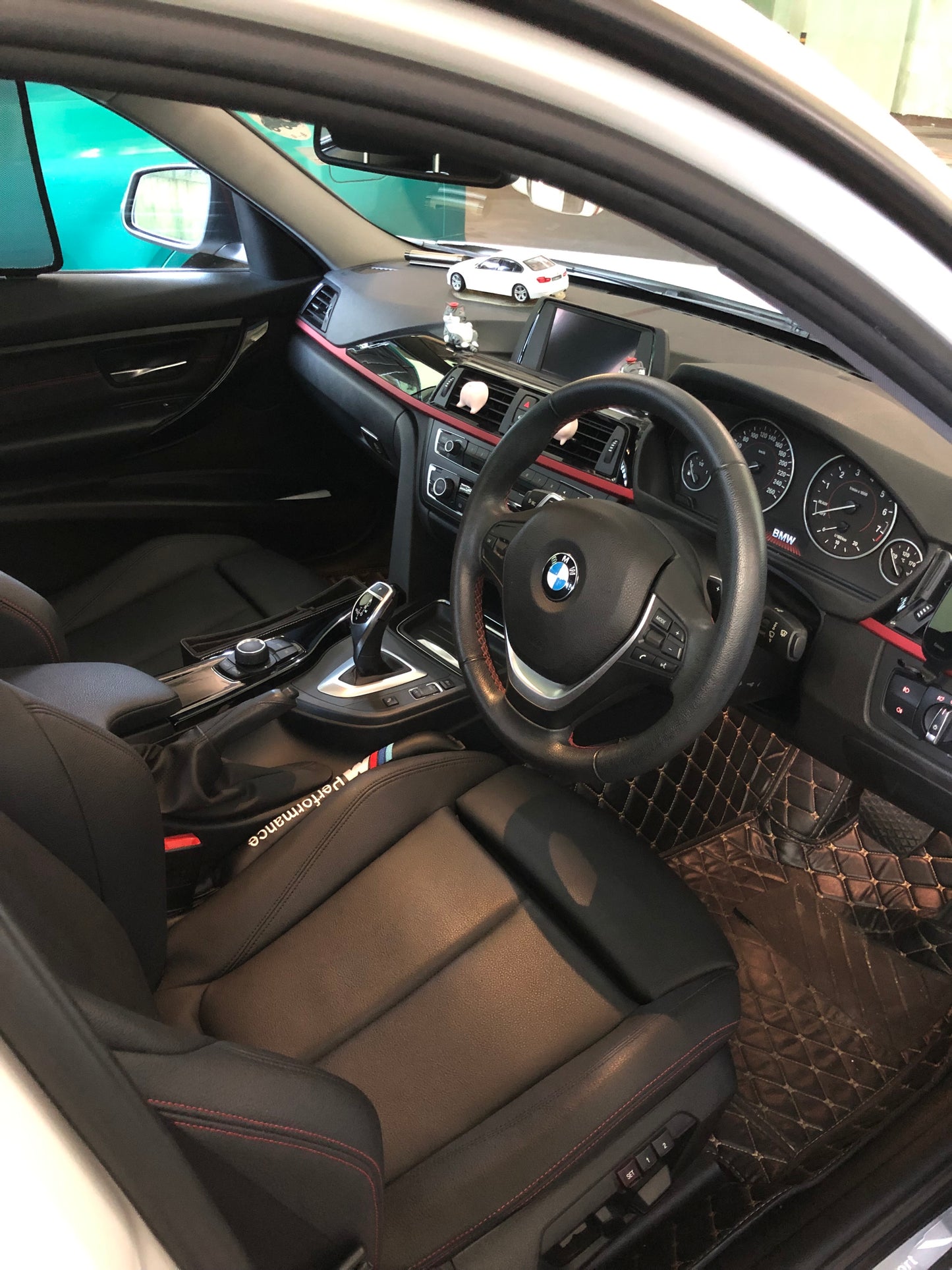 320iA SPORT (Y'2015 O'1 KM'110,000 WHITE AT)