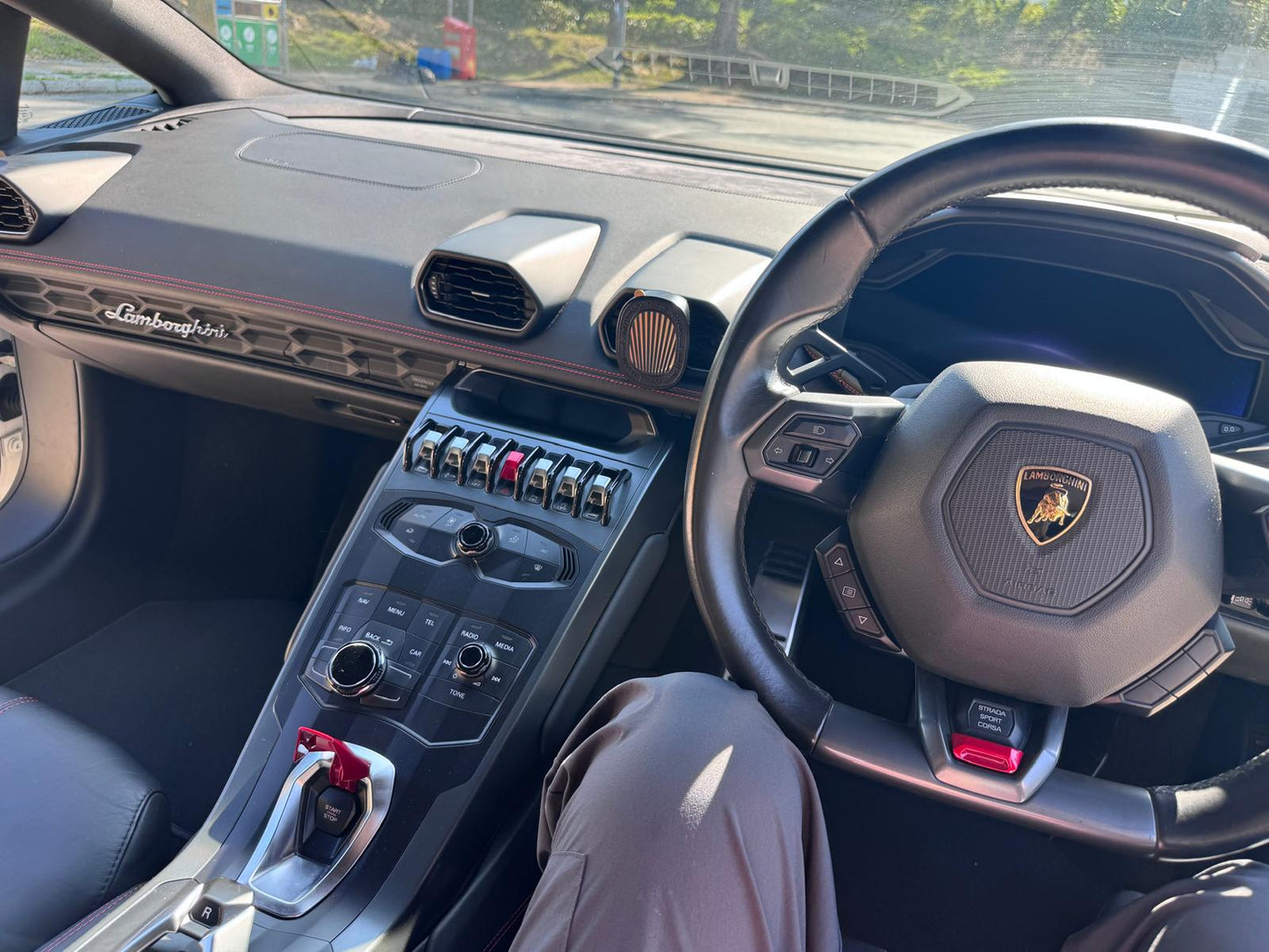 HURACAN LP610-4 (Y'2015 O'3 KM'23,999 WHITE AT)