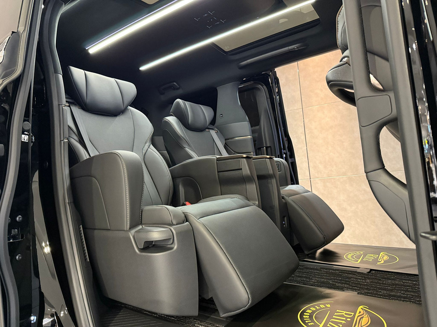 ALPHARD HEV (Y'2025 O'0 KM'900 BLACK AT)