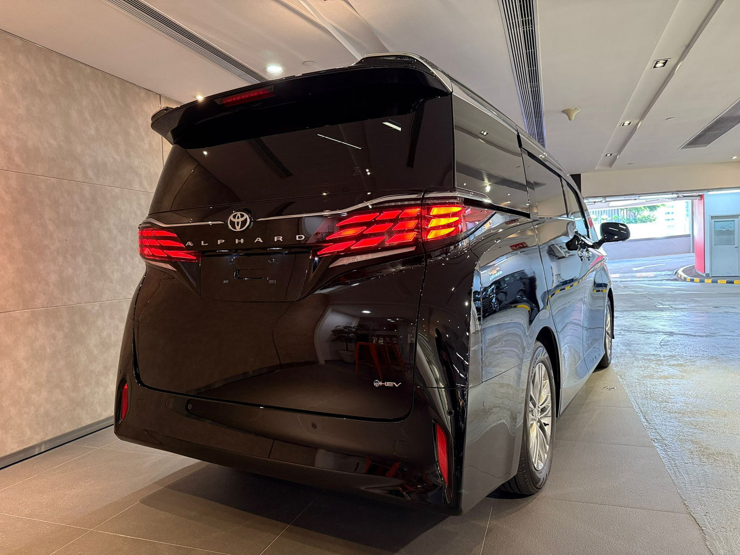 ALPHARD HEV (Y'2025 O'0 KM'900 BLACK AT)