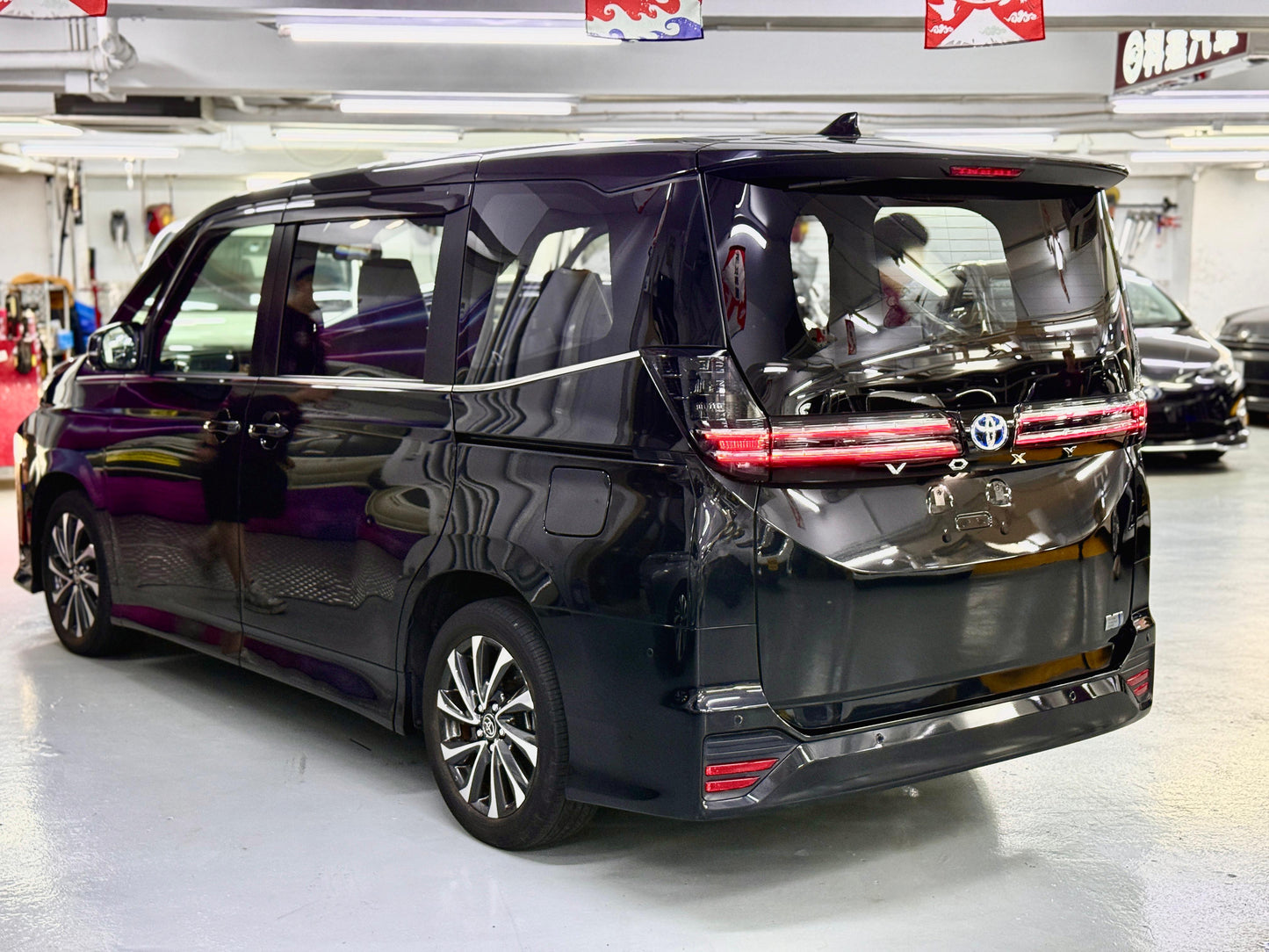 VOXY HYBRID SZ (Y'2022 BLACK AT)