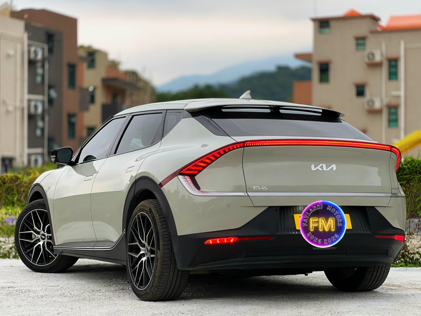 EV6 DELUXE (Y'2022 GRAY GREEN AT)