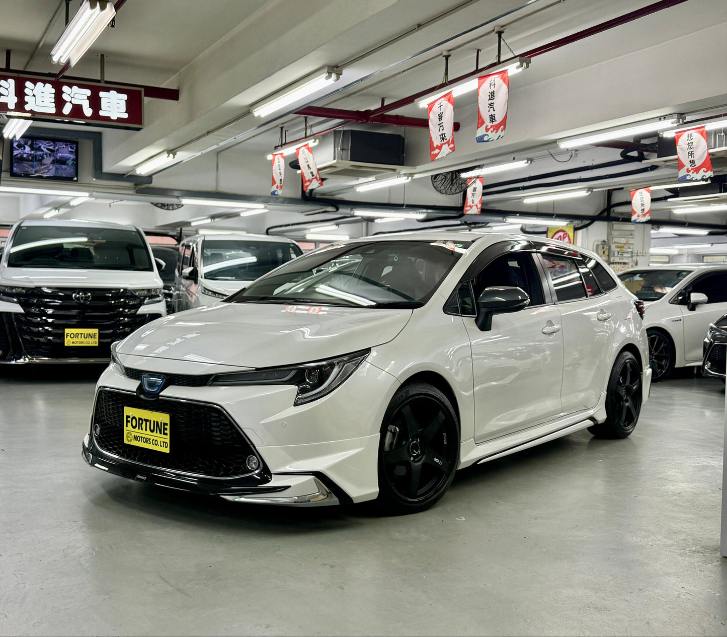 COROLLA TOURING HYBRID WXB (Y'2021 WHITE AT)
