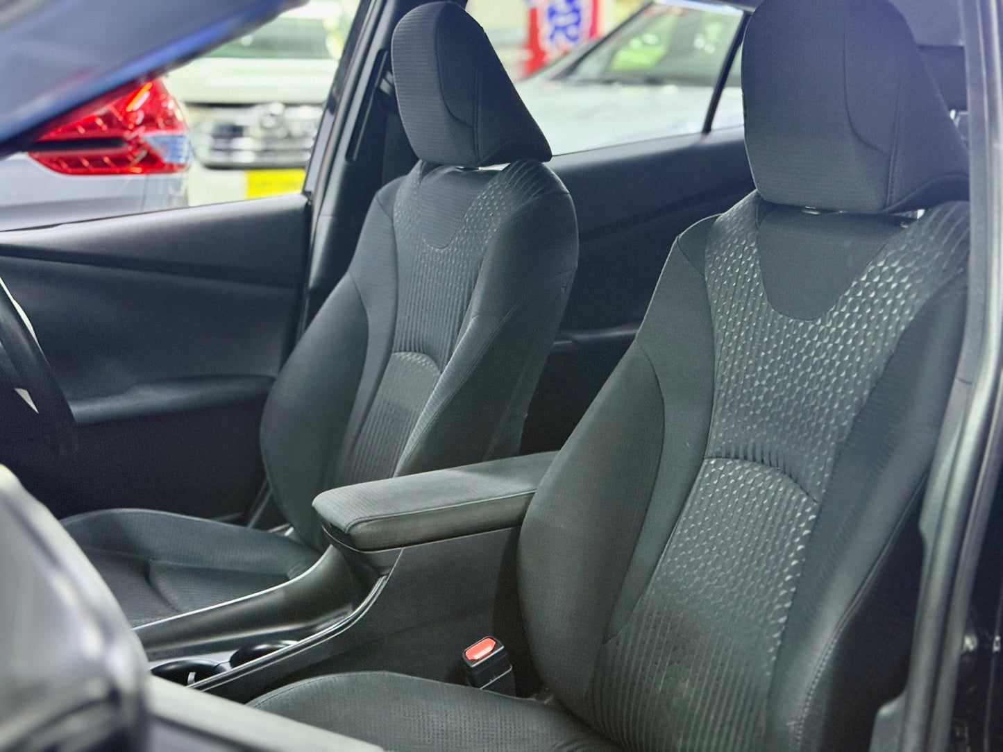 PRIUS HYBRID (Y'2018 BLACK AT)