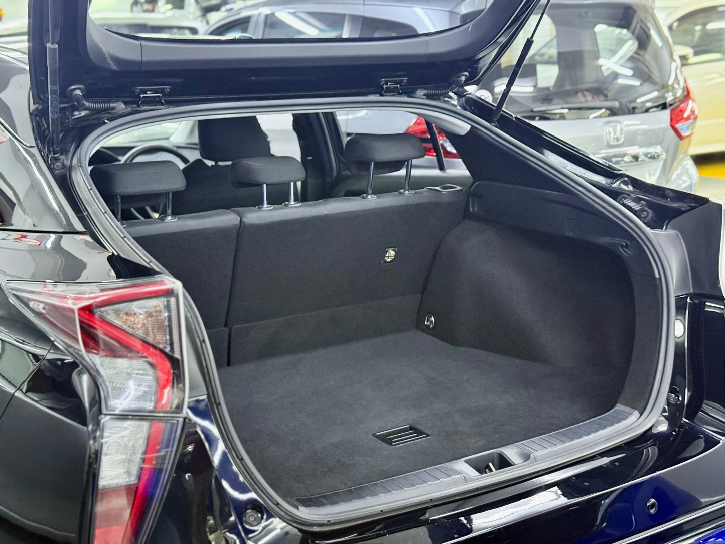 PRIUS HYBRID (Y'2018 BLACK AT)