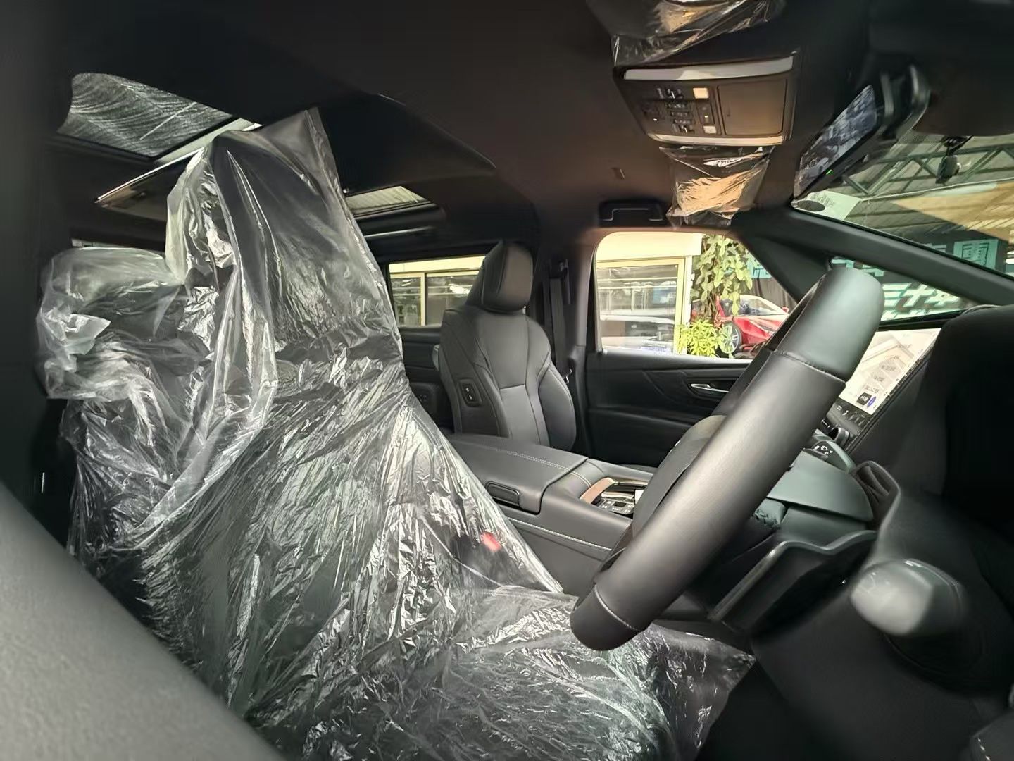 ALPHARD 2.5 HYBRID (Y'2025 WHITE AT)