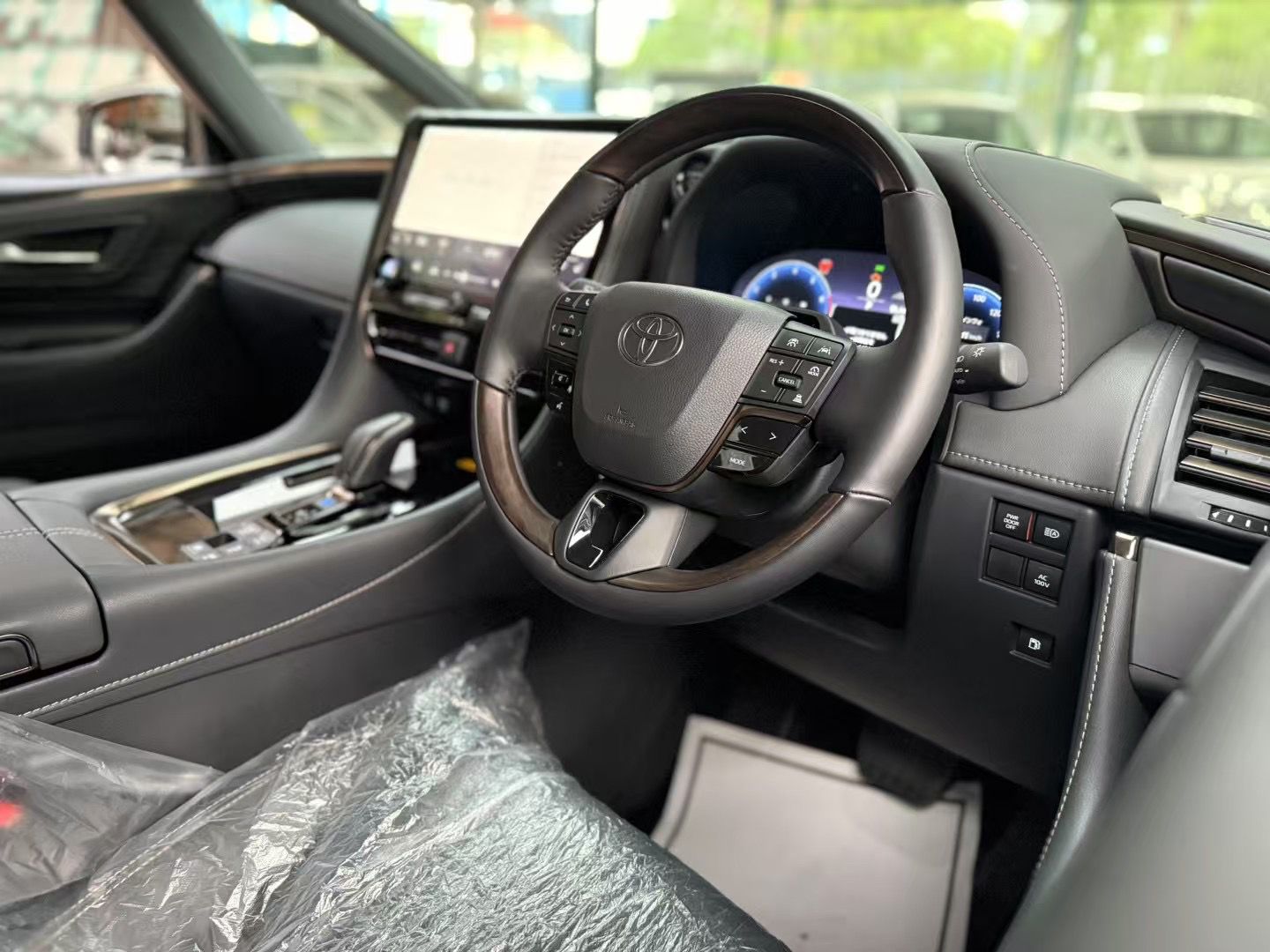 ALPHARD 2.5 HYBRID (Y'2025 WHITE AT)