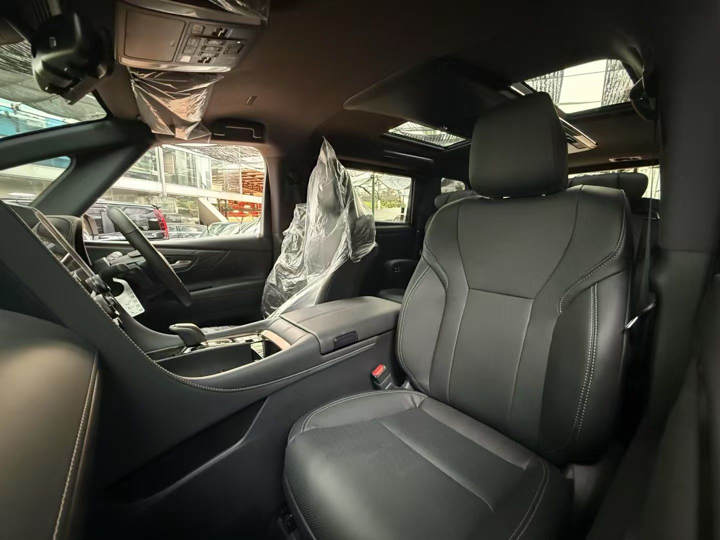 ALPHARD 2.5 HYBRID (Y'2025 WHITE AT)