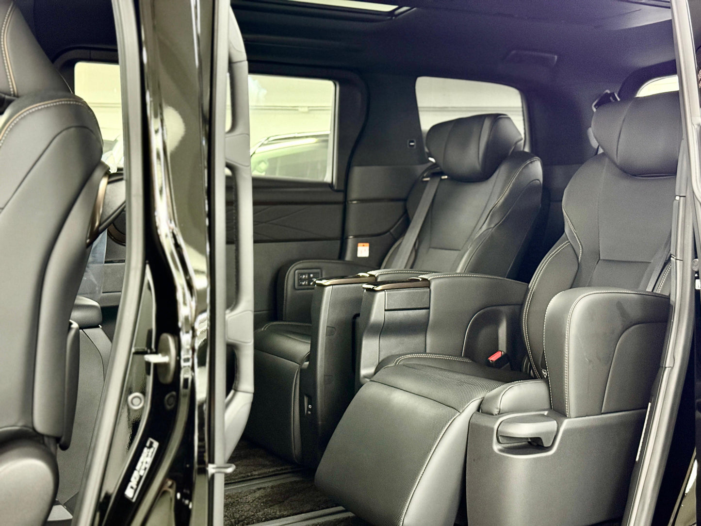 ALPHARD 2.5Z (Y'2025 BLACK AT)