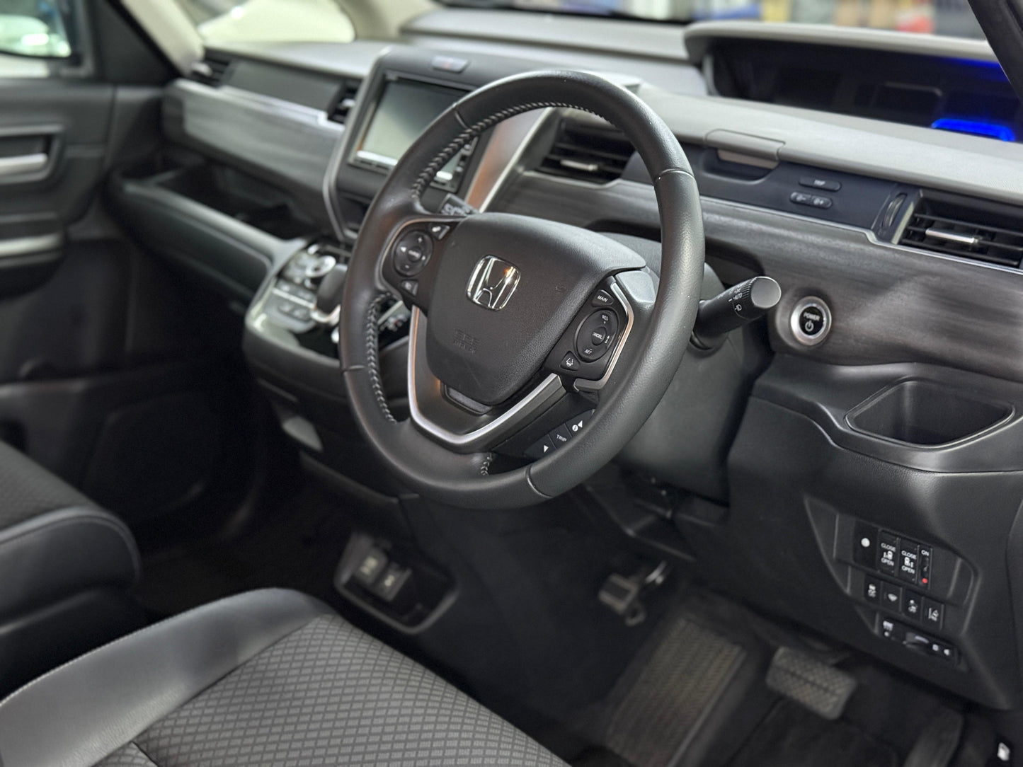 FREED HYBRID GB7 FACELIFT (Y'2020 BLACK AT)